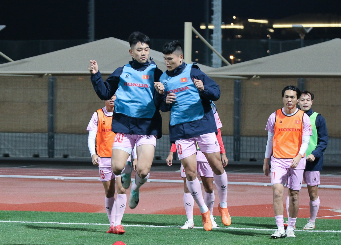 Đội tuyển Việt Nam tập sung trước trận gặp Kyrgyzstan